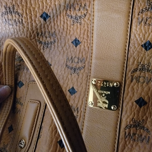 100%  Authentic MCM use few times - Picture 7 of 14